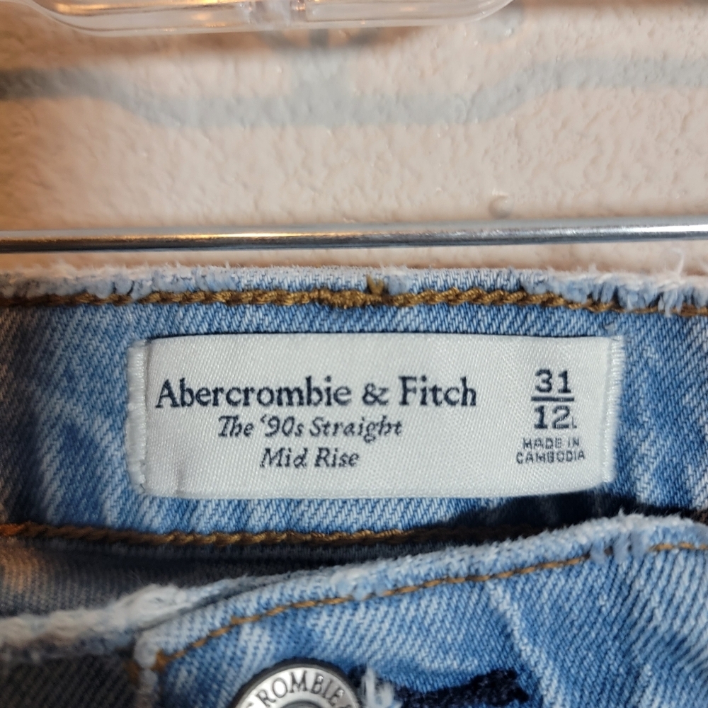 Abercrombie & Fitch The 90s Straight Mid Rise Jean Light Wash Denim Size 12/31 - Picture 5 of 6